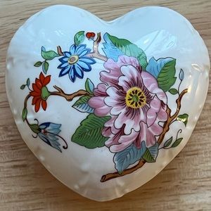 Aynsley Pembrook  Trinket Box Heart Shaped made in England